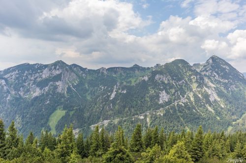 Gegenüber liegt das Wildalpjoch und der Wendelstein